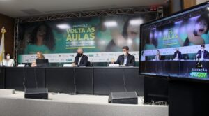 As regras para a volta às aulas foram anunciadas em live, com as presenças do governador Reinaldo Azambuja e o secretário de Governo e Gestão Estratégica, Eduardo Riedel